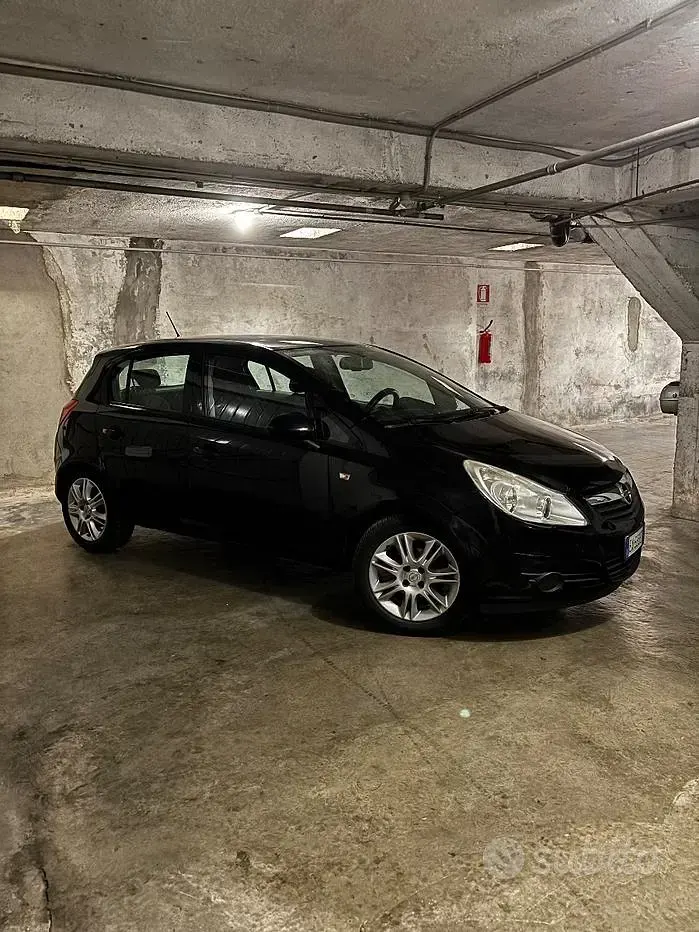 Usata Opel Corsa 80 CV (58 kW) 2010 Nero Utilitaria