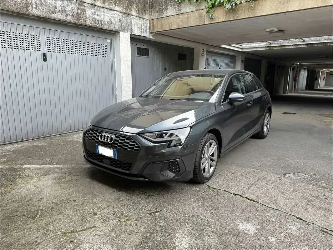 Usata Audi A3 Business 116 CV (85 kW) 2021 Grigio Berlina