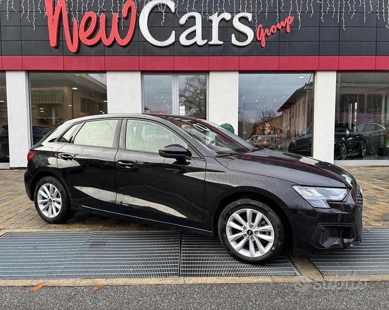 Nero Usata 2023 Audi A3 Business Tre volumi | 26.800 € (Buon prezzo) - Immagine 1/4