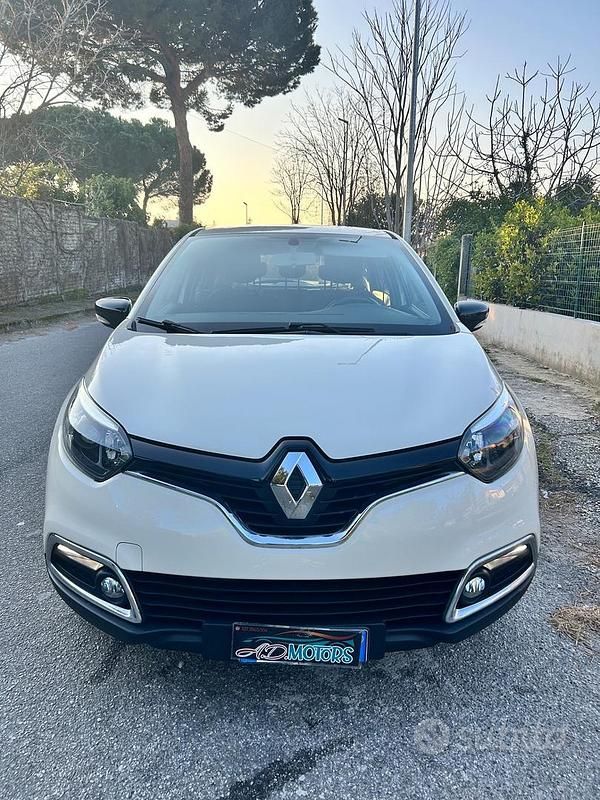 Usata Renault Captur Zen 90 CV (66 kW) 2017 Beige SUV