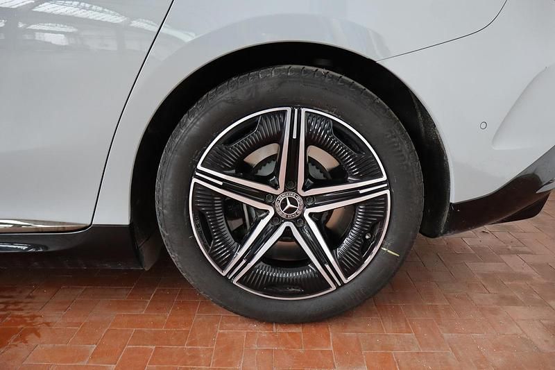 Usata Mercedes EQE350 Premium Plus 135 kW (184 CV) 2023 Grigio alpi standard manufaktu Berlina