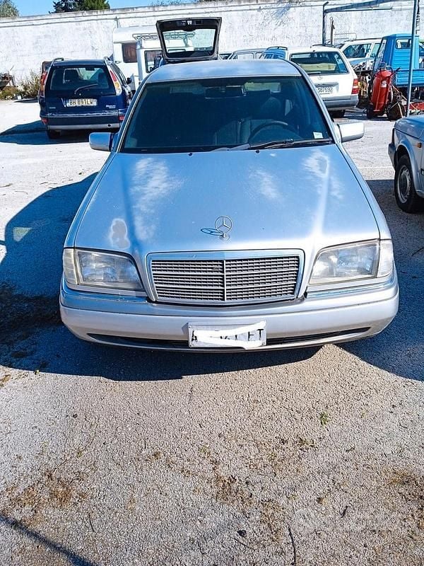 Usata Mercedes C200 Elegance 136 CV (100 kW) 1994 Argento Berlina