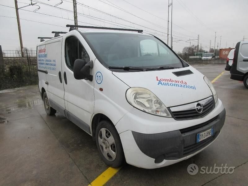 Usata Opel Vivaro 114 CV (83 kW) 2009 Bianco Monovolume