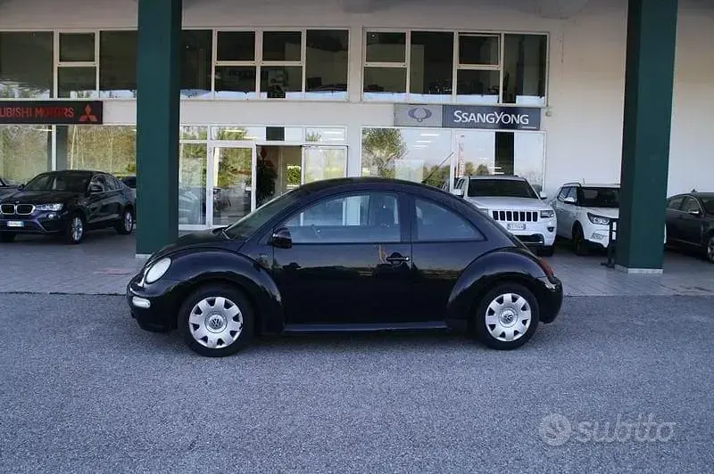 Usata VW New Beetle 102 CV (75 kW) 2003 Nero Utilitaria
