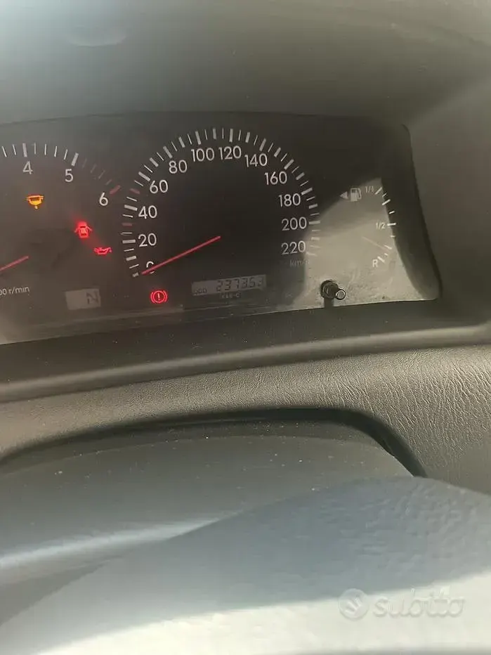 Usata Toyota Corolla 90 CV (66 kW) 2007 Grigio Berlina