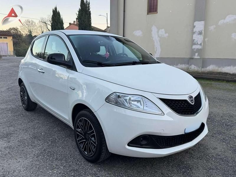 Usata Lancia Ypsilon S 69 CV (50 kW) 2023 Bianco Utilitaria