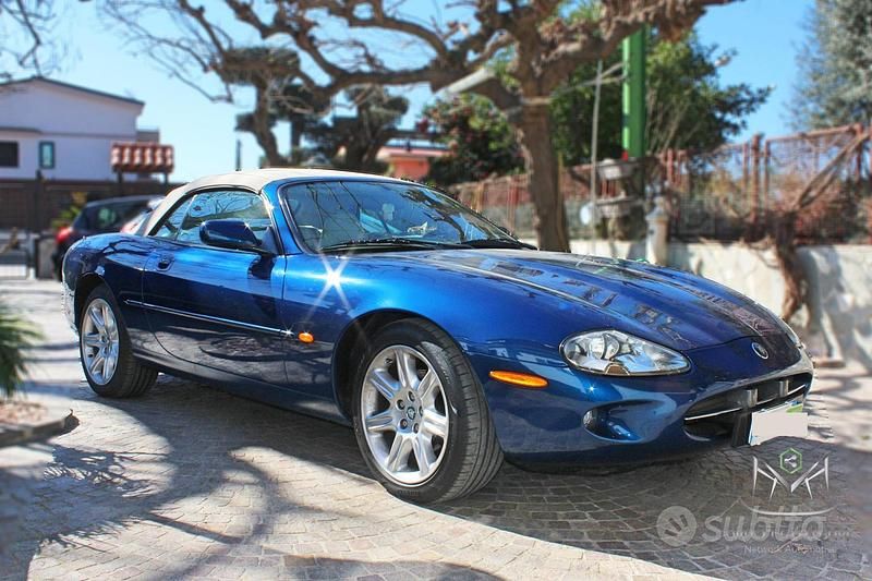Usata Jaguar XK8 284 CV (208 kW) 1997 Blu Cabrio