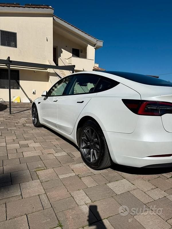 Usata Tesla Model 3 RWD 208 kW (283 CV) 2023 Bianco Berlina