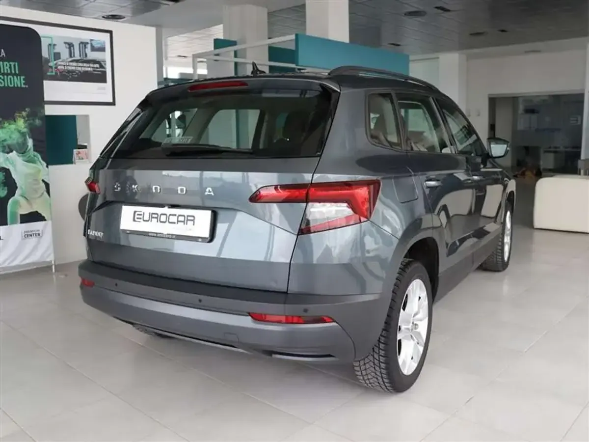 Usata Skoda Karoq 116 CV (85 kW) 2021 Grigio / gray SUV