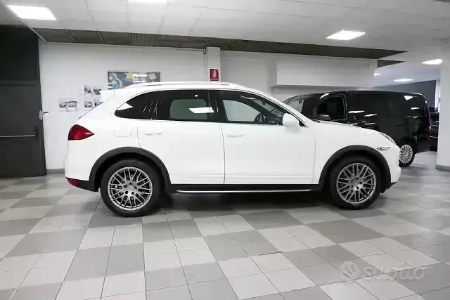 Usata Porsche Cayenne 245 CV (180 kW) 2012 Bianco SUV