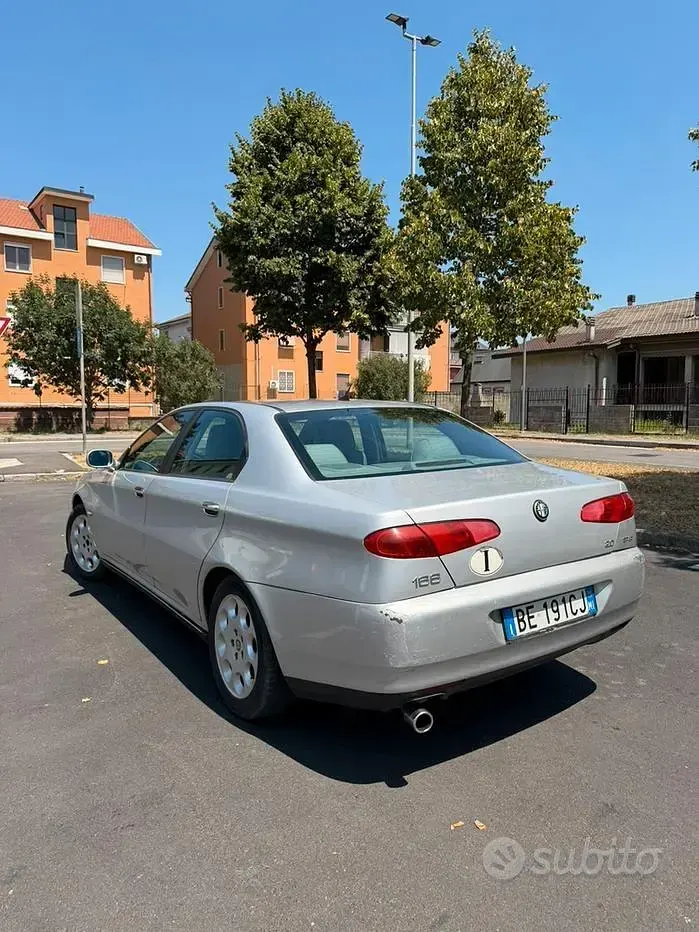 Usata Alfa Romeo 166 155 CV (114 kW) 1999 Grigio Berlina