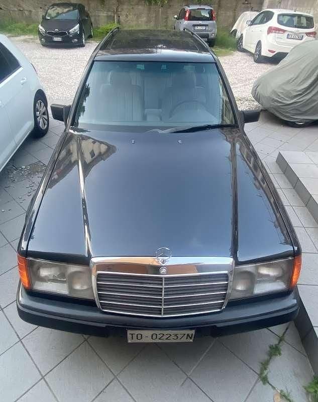 Usata Mercedes E200 122 CV (89 kW) 1989 Station wagon