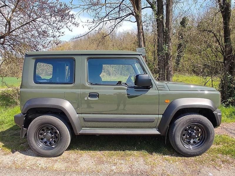 Usata Suzuki Jimny 102 CV (75 kW) 2023 Verde SUV