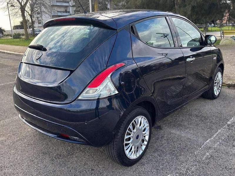 Usata Lancia Ypsilon Gold 69 CV (50 kW) 2016 Blu/azzurro Utilitaria