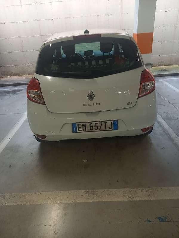 Usata Renault Clio IV Dynamique 75 CV (55 kW) 2012 Berlina