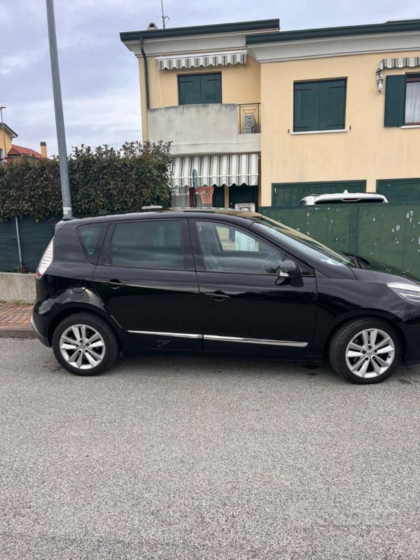 Usata Renault Scénic III 110 CV (80 kW) 2012 Nero Monovolume