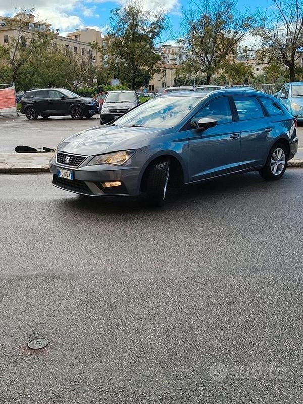 Grigio Usata 2018 Seat Leon Station wagon | 8000 € (Buon prezzo) - Immagine 1/4