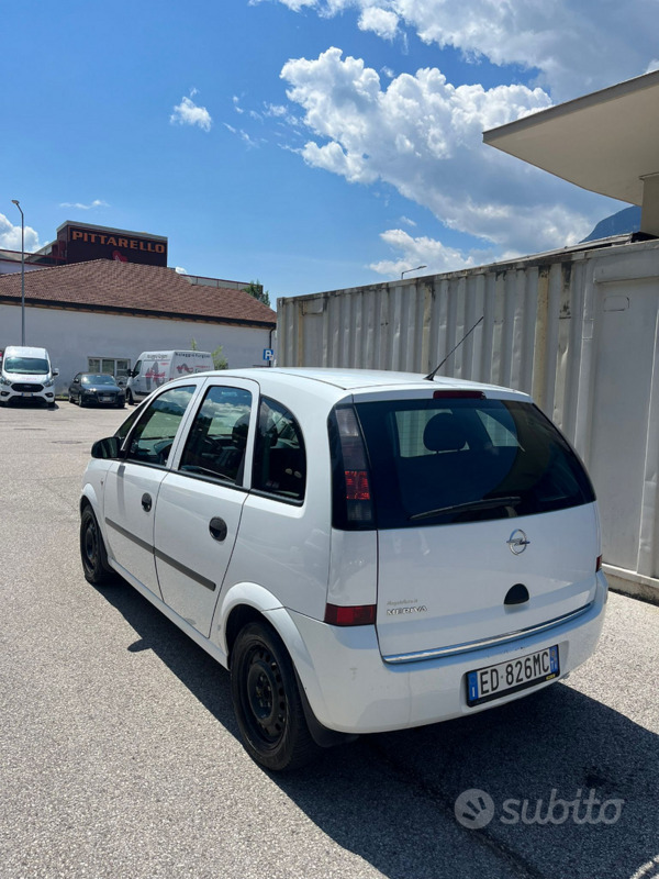 Usato 2010 Opel Meriva 1.4 Benzin (3.000 €)