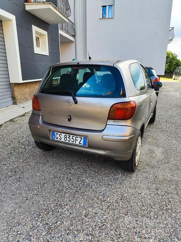 Usata Toyota Yaris 65 CV (47 kW) 2003 Utilitaria