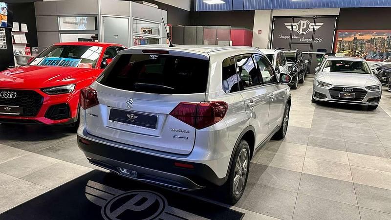 Second-hand Suzuki Vitara Cool 129 CP (94 kW) 2023 Argintiu Berlinǎ