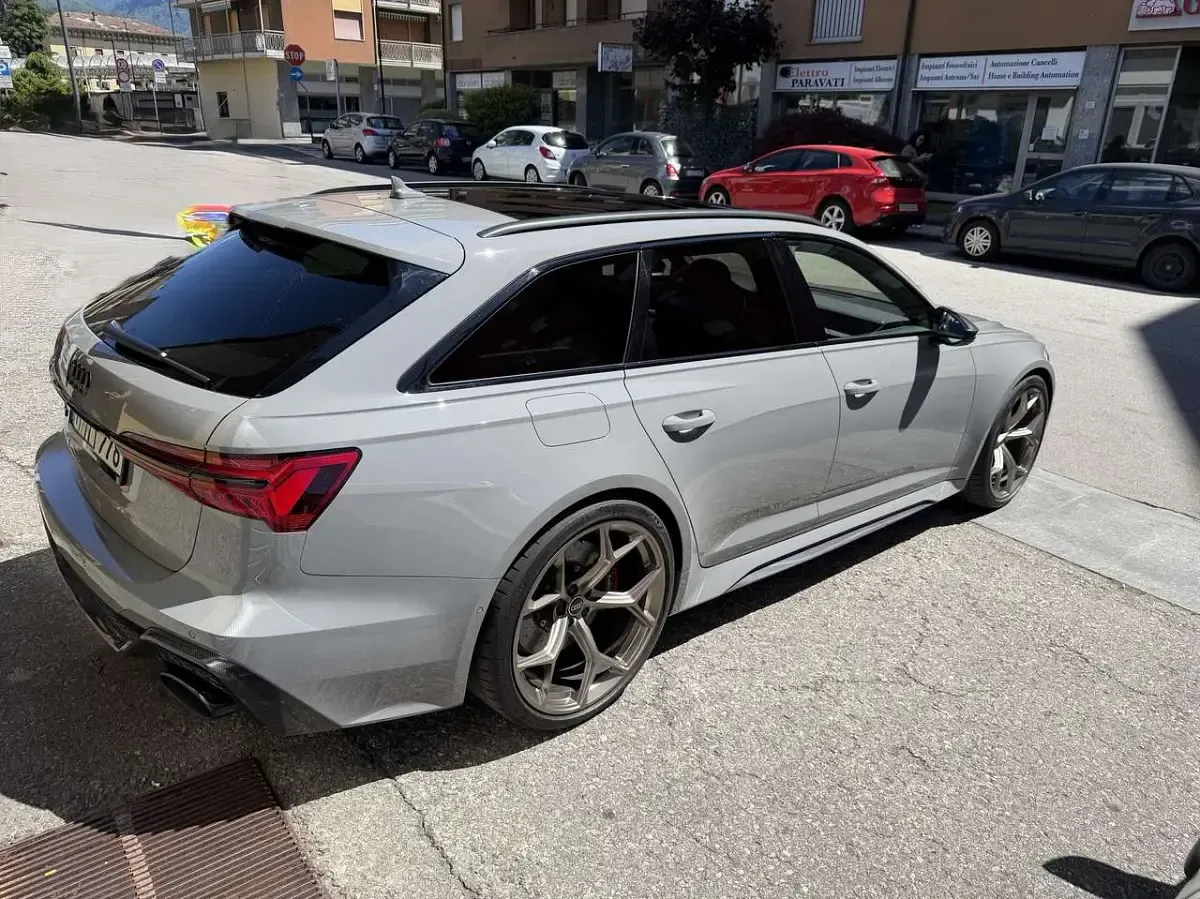 Usata Audi RS6 Performance 630 CV (463 kW) 2023 Grigio Station wagon