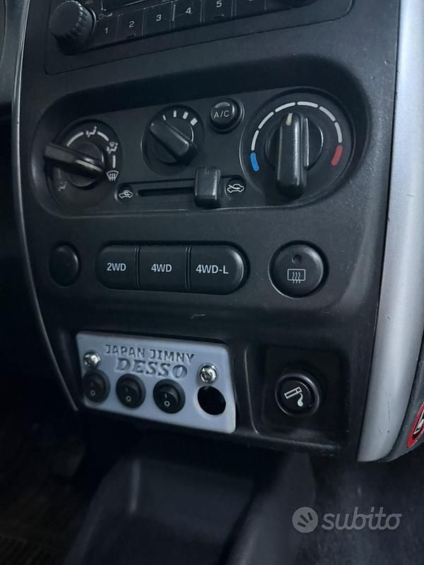 Usata Suzuki Jimny 65 CV (47 kW) 2005 Grigio SUV