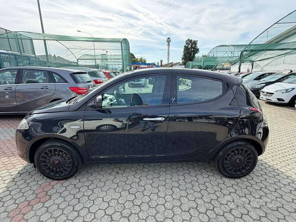 Usata Lancia Ypsilon Silver 69 CV (50 kW) 2013 Nero Utilitaria