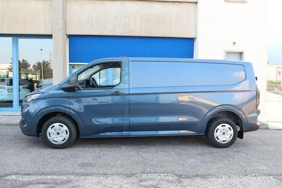 Usata Ford Transit Custom 136 CV (100 kW) 2024 Bluazzurro Berlina