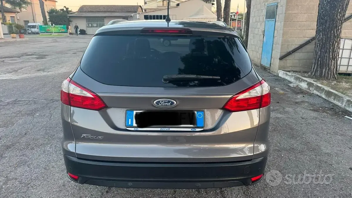 Usata Ford Focus Titanium 115 CV (84 kW) 2011 Grigio Station wagon