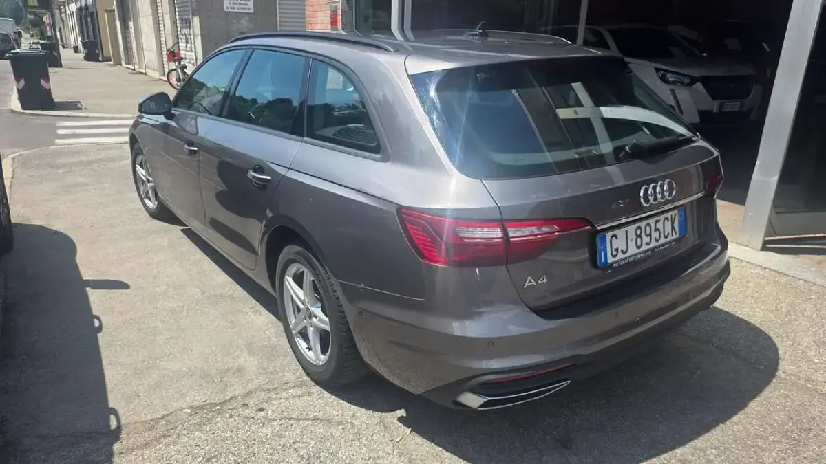 Usata Audi A4 Business 150 CV (110 kW) 2022 Grigio Station wagon