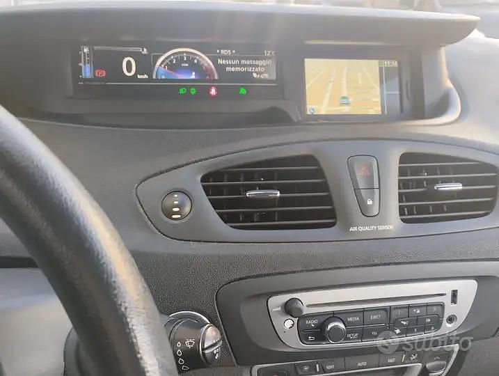 Usata Renault Scénic III Luxe 110 CV (80 kW) 2012 Marrone Monovolume