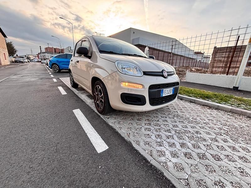 Usata 2016 Fiat Panda Tre volumi | 8000 € (Buon prezzo) - Immagine 1/4