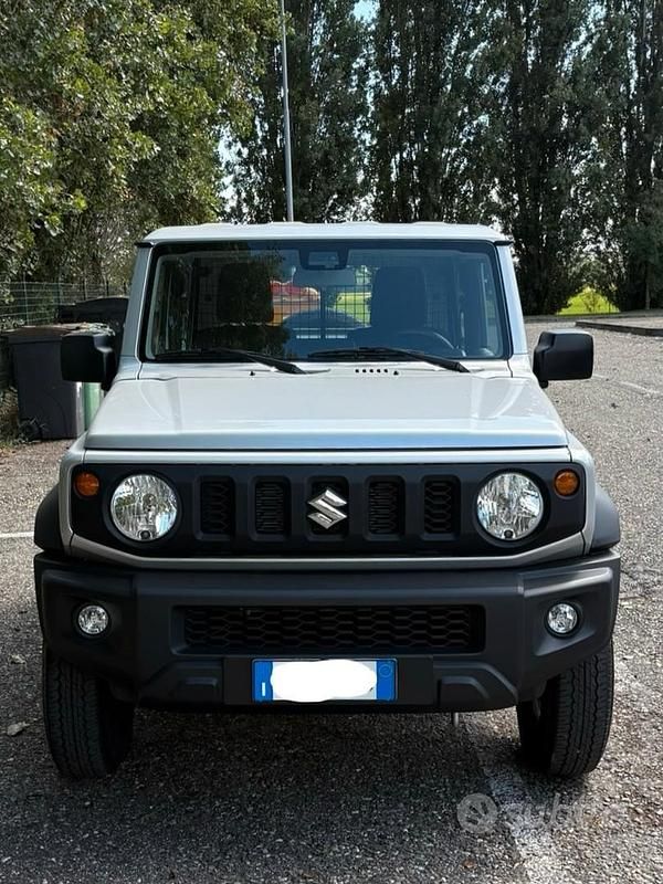 Usata Suzuki Jimny 102 CV (75 kW) 2023 Argento SUV