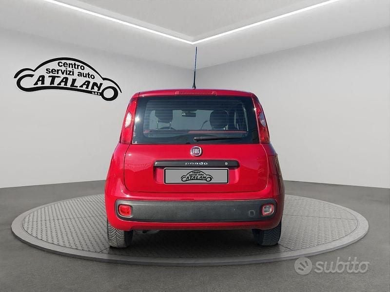 Usata Fiat Panda Lounge 69 CV (50 kW) 2013 Rosso Utilitaria