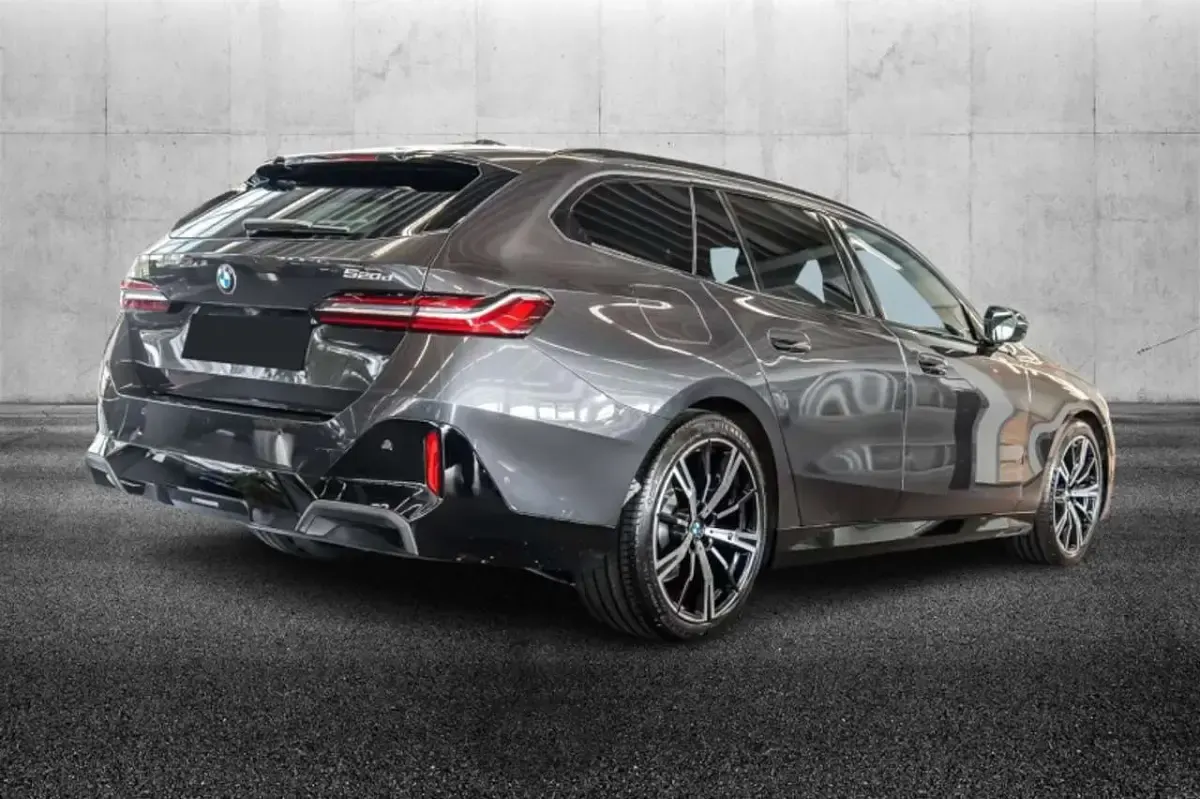 Usata BMW 520 M Sport 197 CV (144 kW) 2025 Grigio Station wagon