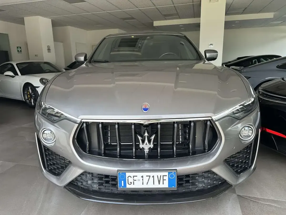 Usata Maserati Levante 349 CV (256 kW) 2021 Grigio SUV