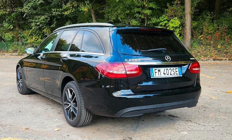 Usata Mercedes 220 Premium 170 CV (125 kW) 2017 Nero Station wagon