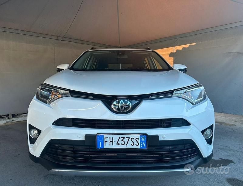 Usata Toyota RAV4 Business Edition 142 CV (104 kW) 2017 Bianco Berlina
