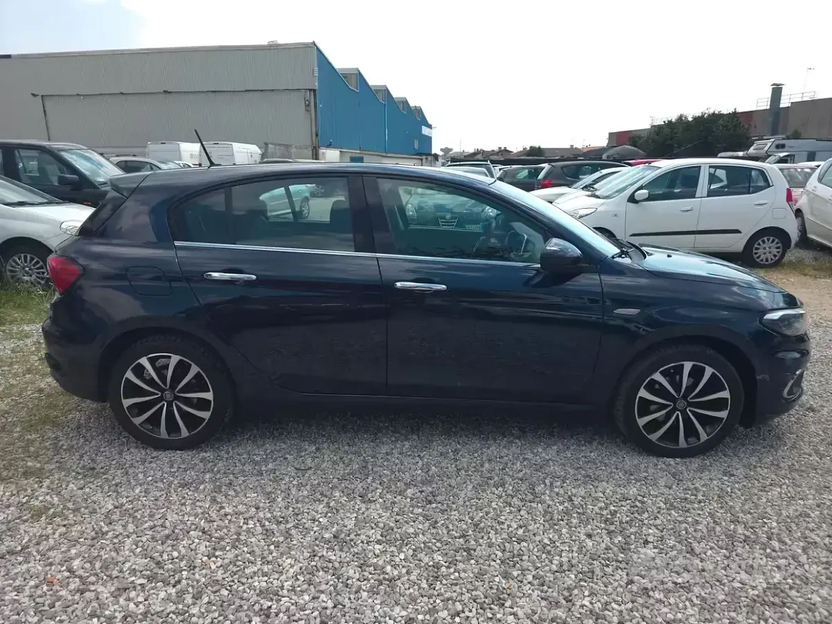 Usata Fiat Tipo Lounge 120 CV (88 kW) 2016 Bluazzurro Berlina