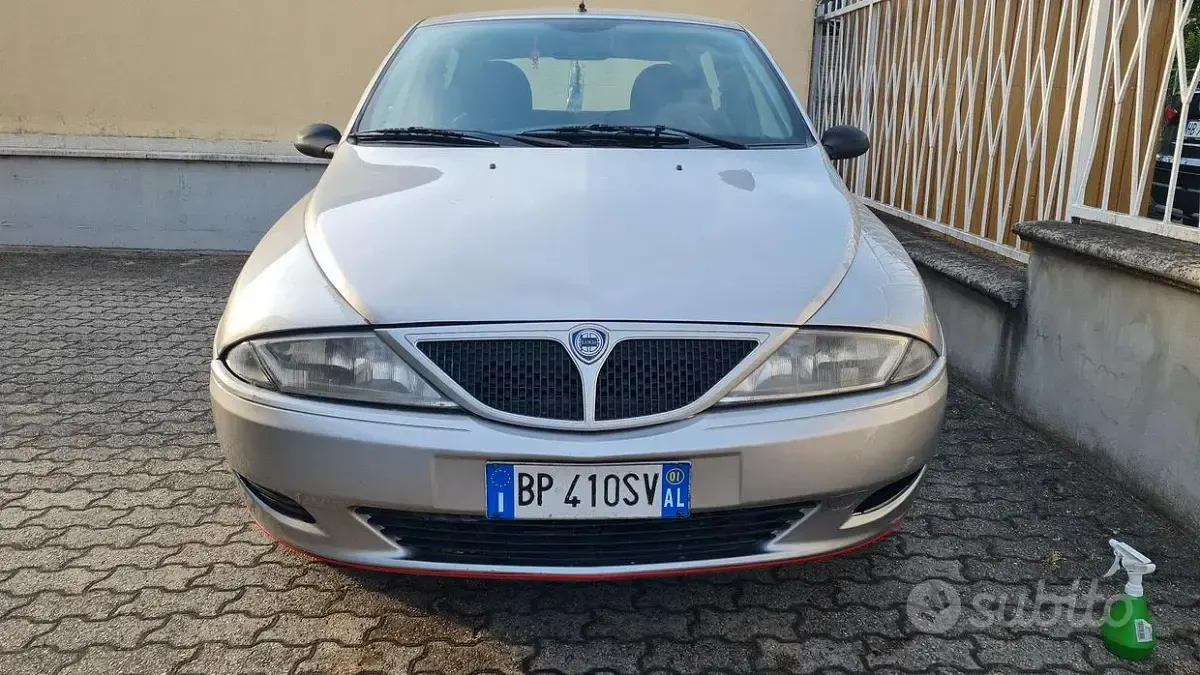 Usata Lancia Ypsilon 60 CV (44 kW) 2001 Grigio Utilitaria