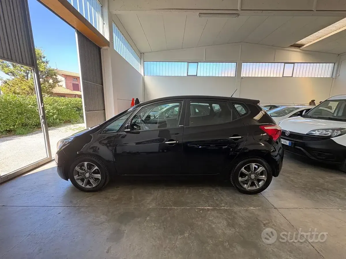 Usata Hyundai ix20 Xpossible 90 CV (66 kW) 2016 Nero Utilitaria