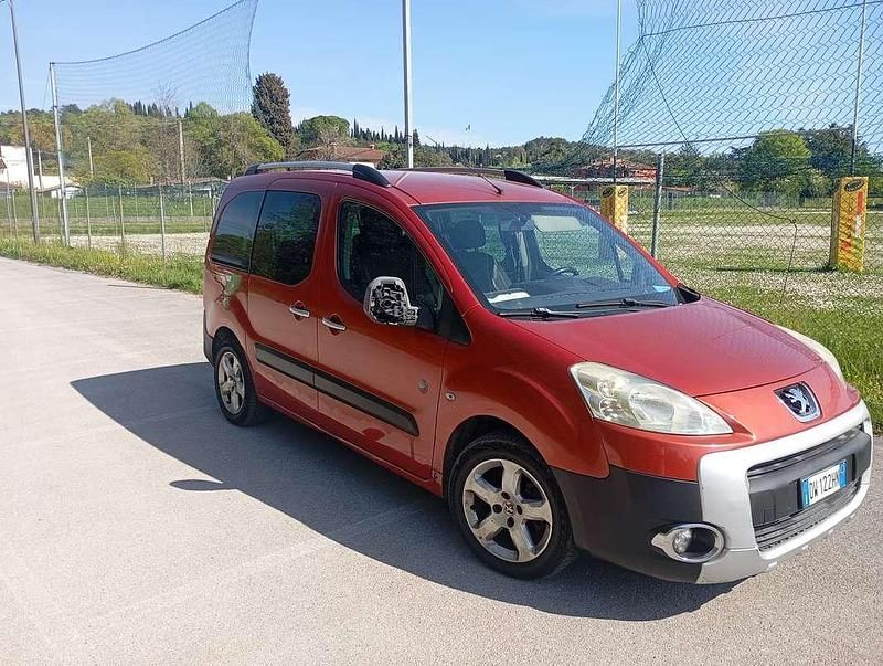Usata Peugeot TePee Outdoor 90 CV (66 kW) 2009 Rosso Station wagon