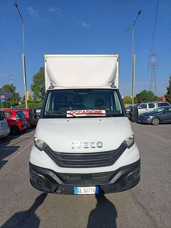 Usata Iveco Daily 136 CV (100 kW) 2022 Bianco Furgone