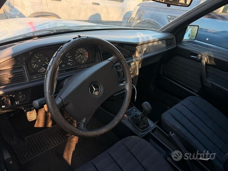 Usata Mercedes 190 118 CV (86 kW) 1990 Bianco Berlina
