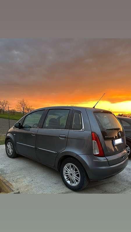 Usata Lancia Musa S 92 CV (67 kW) 2010 Monovolume