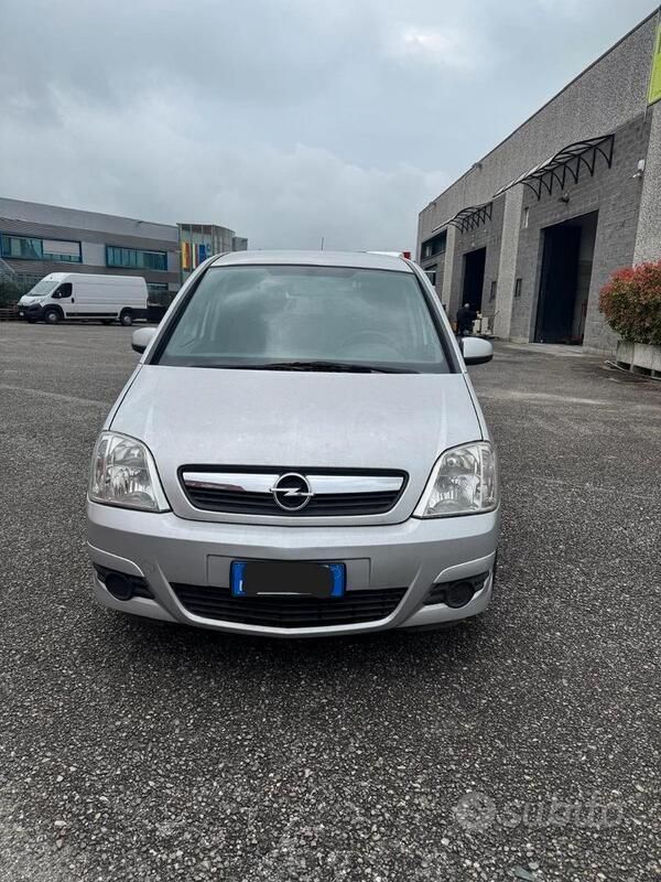 Grigio Usata 2006 Opel Meriva Monovolume | 2200 € (Cara) - Immagine 1/4