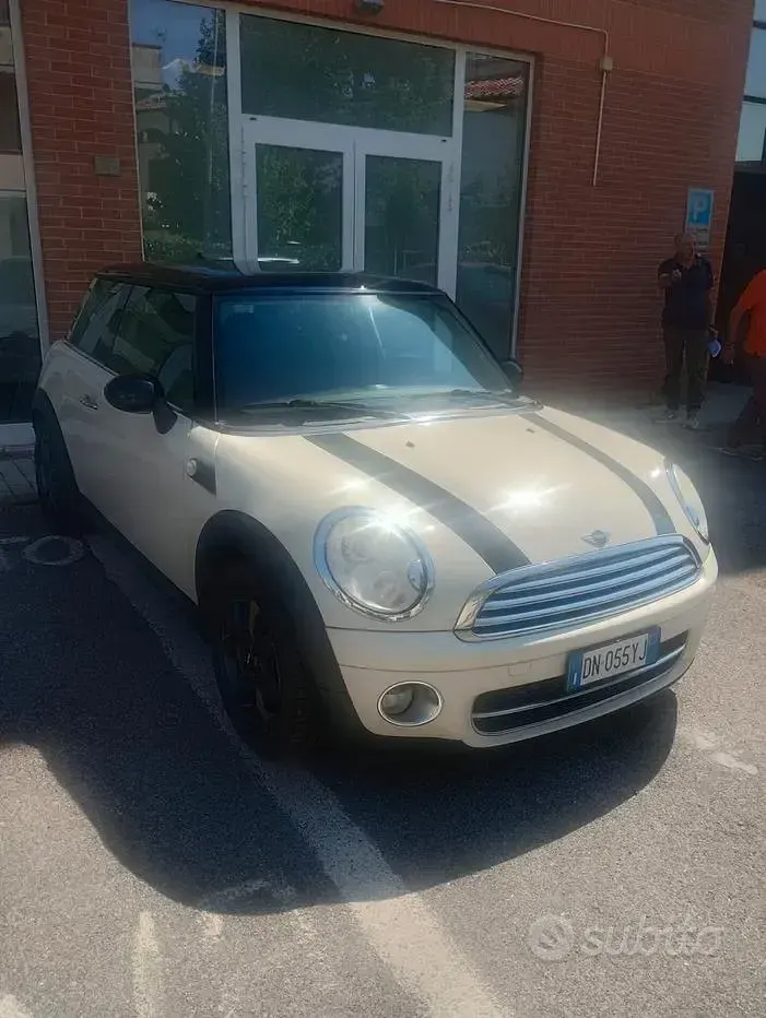 Usata Mini Cooper D 109 CV (80 kW) 2008 Bianco Utilitaria