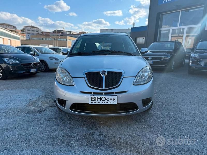 Usata Lancia Ypsilon 75 CV (55 kW) 2008 Grigio Utilitaria