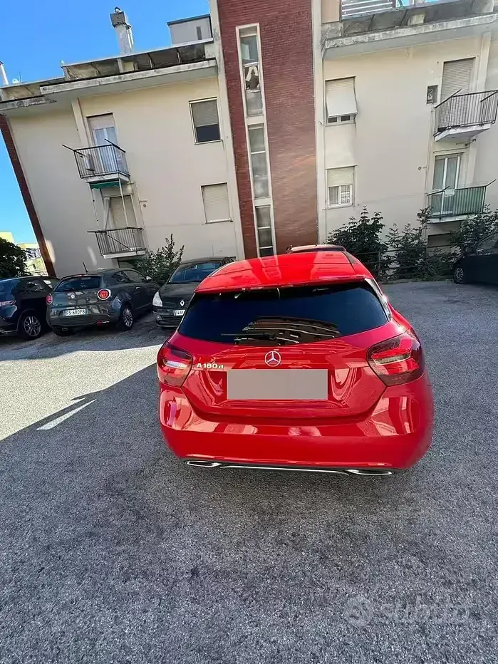 Usata Mercedes A180 109 CV (80 kW) 2017 Rosso Berlina