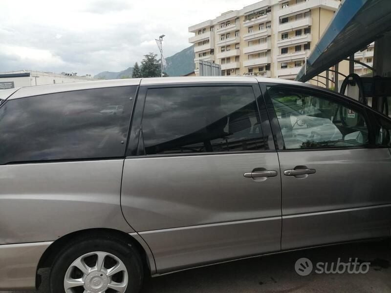 Usata Toyota Previa 116 CV (85 kW) 2005 Grigio Monovolume